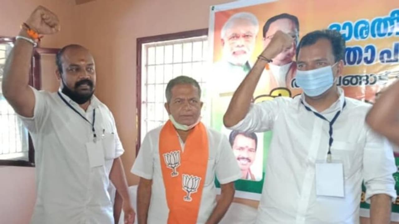 സിപിഎമ്മിന്റെ ജീവിക്കുന്ന രക്തസാക്ഷി പുഷ്പന്റെ സഹോദരൻ ബിജെപിയിൽ ചേർന്നു സിപിഎമ്മിന്റെ ജീവിക്കുന്ന രക്തസാക്ഷി പുഷ്പന്റെ സഹോദരൻ ബിജെപിയിൽ ചേർന്നു