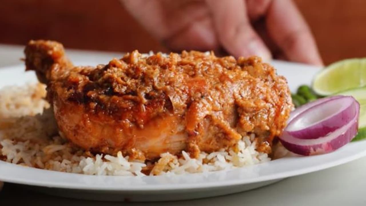 পুজোর ভুড়িভোজ জমিয়ে তুলবে এই পদ, রইল লোভনীয় স্বাদের চিকেন রোস্টের রেসিপি