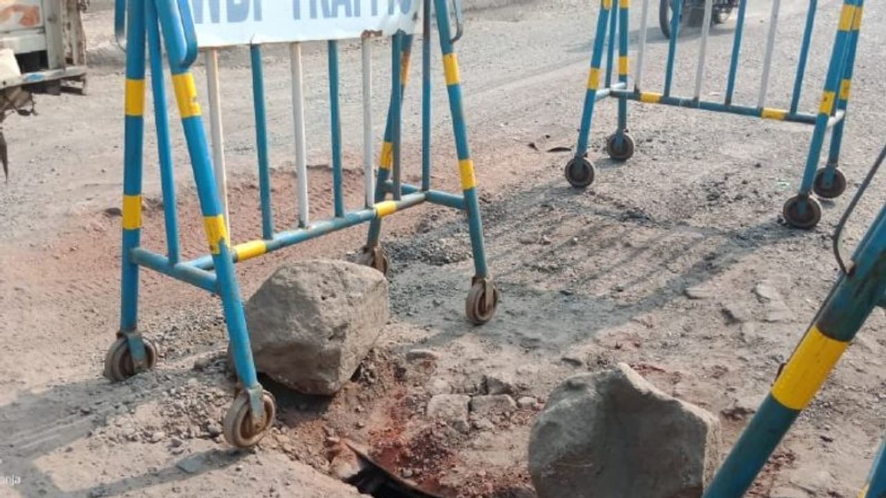 আটমাসের মাথায় ফের সেতুতে ফাটল, বীরভূমে জাতীয় সড়কে ব্য়াহত যান চলাচল