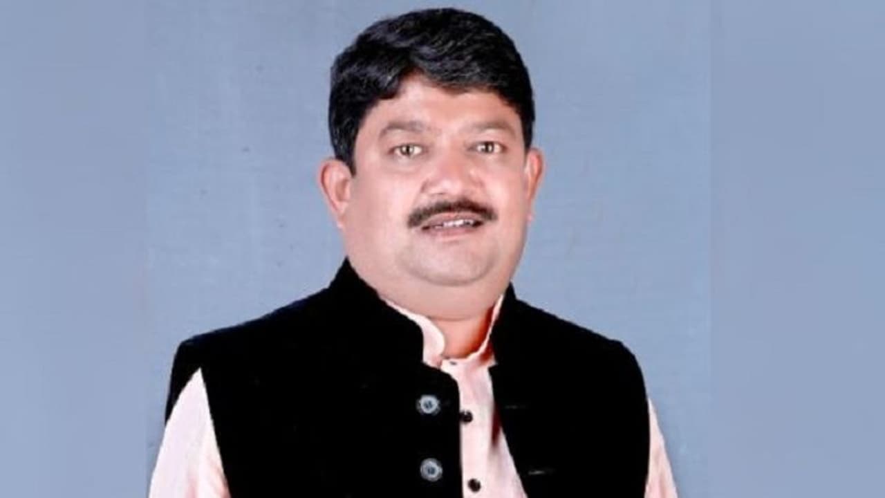 ಕೊರೋನಾ ಸೊಂಕಿನಿಂದ ಆಸ್ಪತ್ರೆಗೆ ದಾಖಲಾಗಿದ್ದ ಉಪಮುಖ್ಯಮಂತ್ರಿ ಪುತ್ರನ ಸ್ಥಿತಿ ಗಂಭೀರ ಕೊರೋನಾ ಸೊಂಕಿನಿಂದ ಆಸ್ಪತ್ರೆಗೆ ದಾಖಲಾಗಿದ್ದ ಉಪಮುಖ್ಯಮಂತ್ರಿ ಪುತ್ರನ ಸ್ಥಿತಿ ಗಂಭೀರ