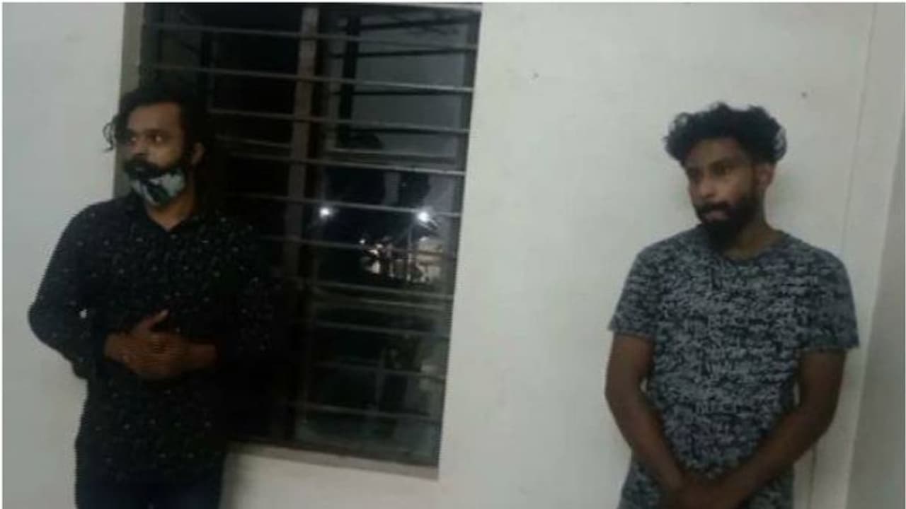 എം.ഡി.എം.എ ഇനത്തിൽപ്പെട്ട മയക്കുമരുന്നുമായി രണ്ട് പേര് പിടിയില് എം.ഡി.എം.എ ഇനത്തിൽപ്പെട്ട മയക്കുമരുന്നുമായി രണ്ട് പേര് പിടിയില്
