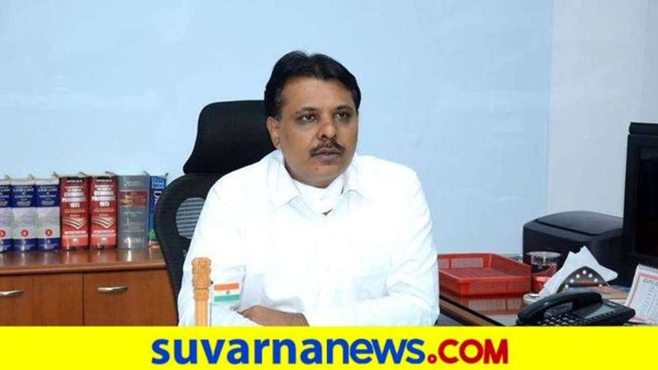 ಮೈಸೂರಿನ ನಿರ್ಗಮಿತ ಡಿಸಿ ಶರತ್ ದಿಢೀರ್ ಅಸ್ವಸ್ಥ: ಆಸ್ಪತ್ರೆಗೆ ದಾಖಲು ಮೈಸೂರಿನ ನಿರ್ಗಮಿತ ಡಿಸಿ ಶರತ್ ದಿಢೀರ್ ಅಸ್ವಸ್ಥ: ಆಸ್ಪತ್ರೆಗೆ ದಾಖಲು