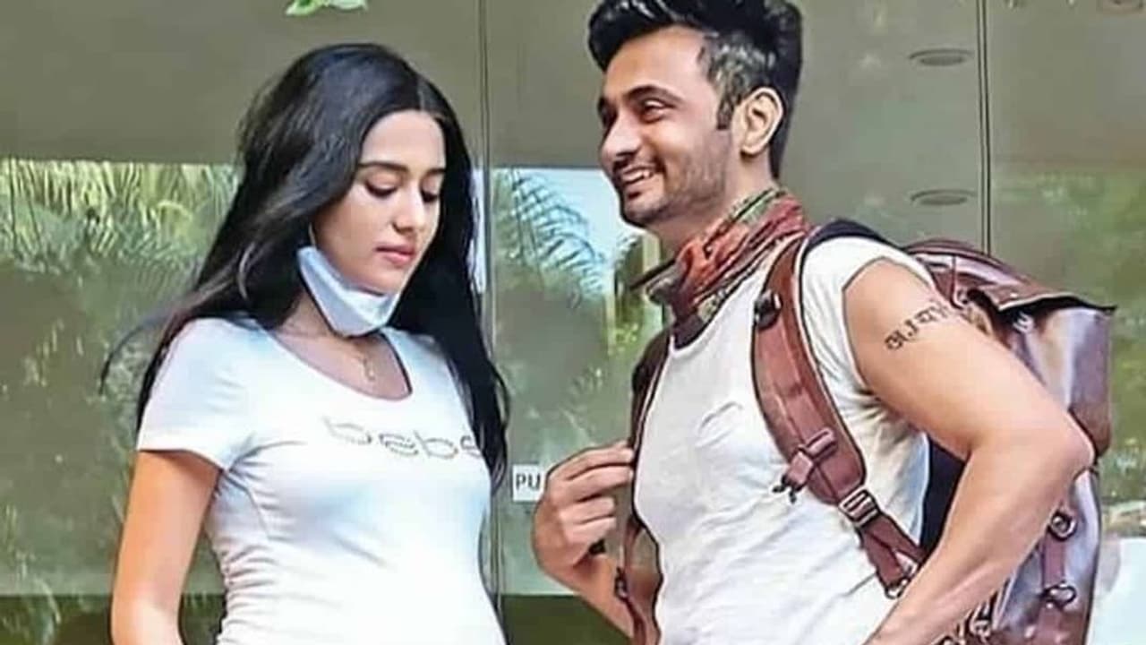 మా అబ్బాయికి పేరు పెట్టండి... ఫ్యాన్స్ ని రిక్వెస్ట్ చేసిన మహేష్ హీరోయిన్ మా అబ్బాయికి పేరు పెట్టండి... ఫ్యాన్స్ ని రిక్వెస్ట్ చేసిన మహేష్ హీరోయిన్