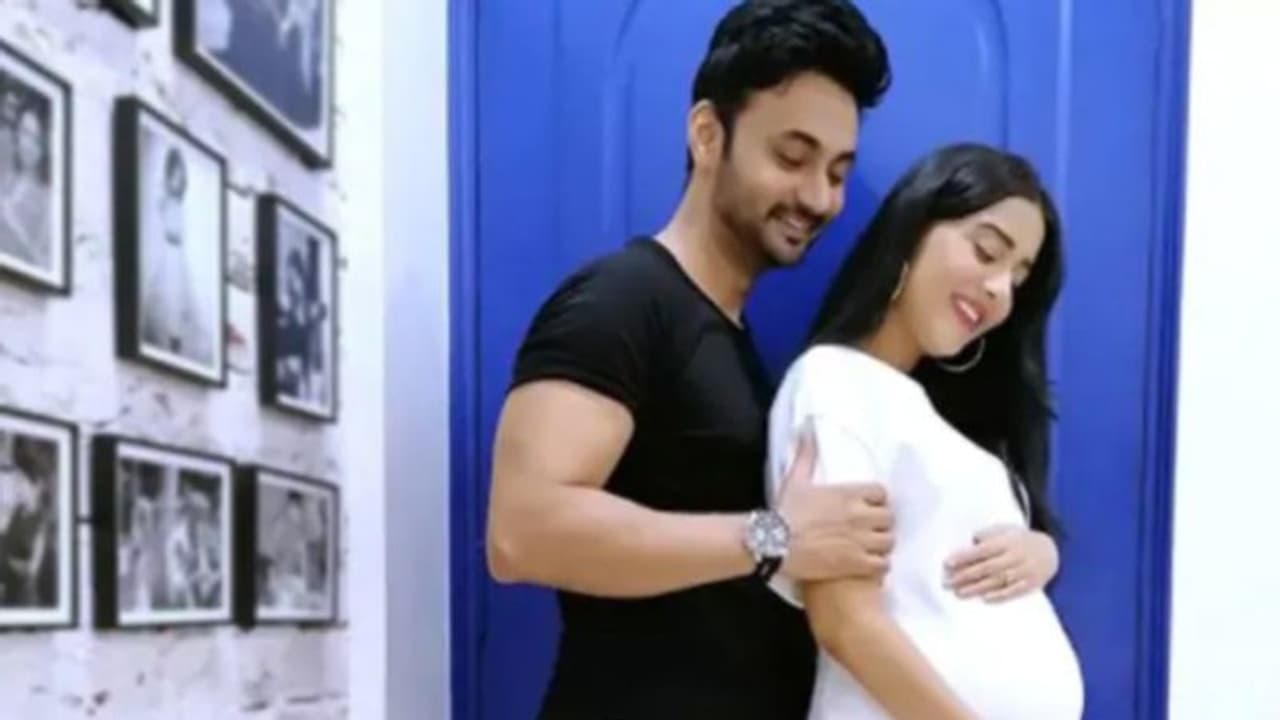 ഗര്‍ഭിണിയാണെന്ന വിവരം ഒമ്പതാം മാസത്തില്‍ ആരാധകരുമായി പങ്കുവച്ച് നടി...