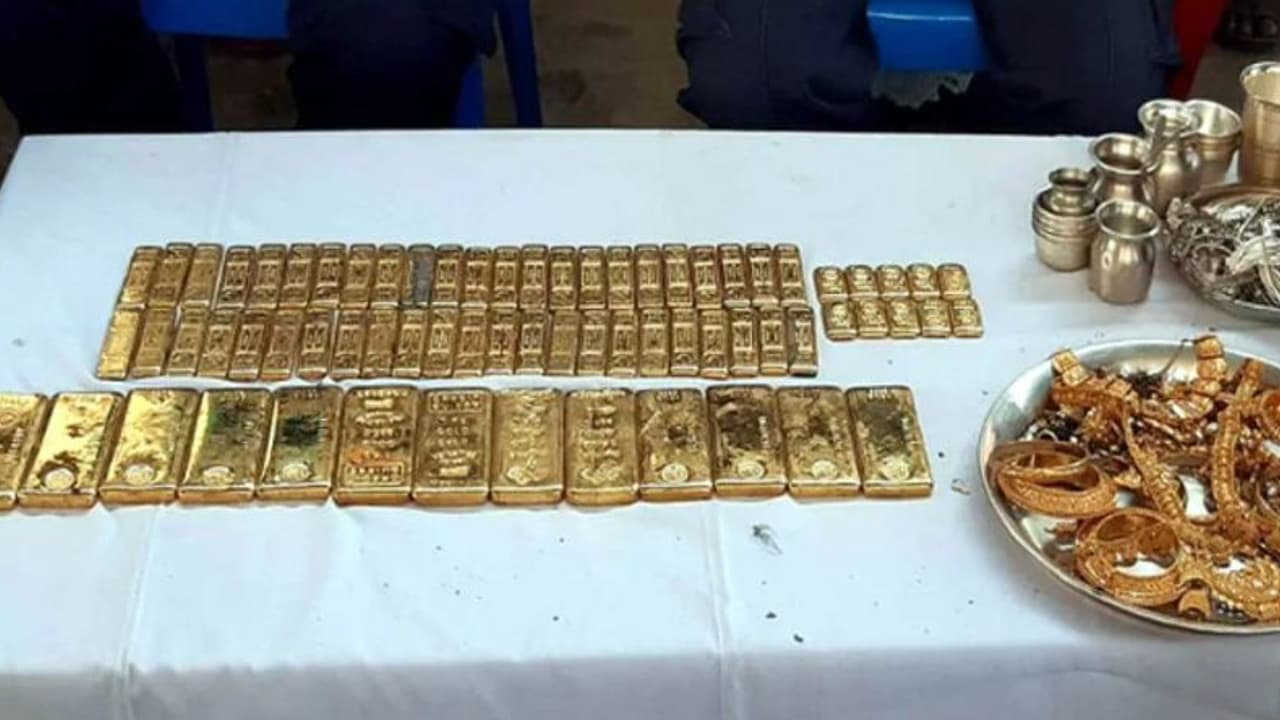 కీసర మాజీ తహసీల్దార్ నాగరాజు బినామీ లాకర్‌లో కేజీ బంగారం