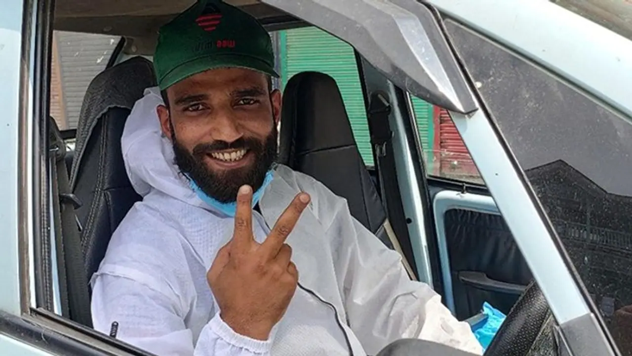 It’s all about serving people! Kashmir’s ‘Swiggy Boy’ serves freshly cooked meals at doorstep