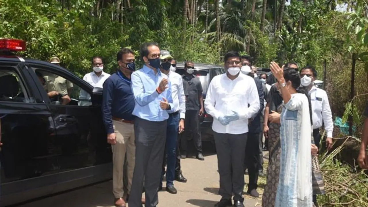 लौटते मानसून ने महाराष्ट्र को रुलाया, स्थित देखने दौरे पर निकली सरकार लौटते मानसून ने महाराष्ट्र को रुलाया, स्थित देखने दौरे पर निकली सरकार