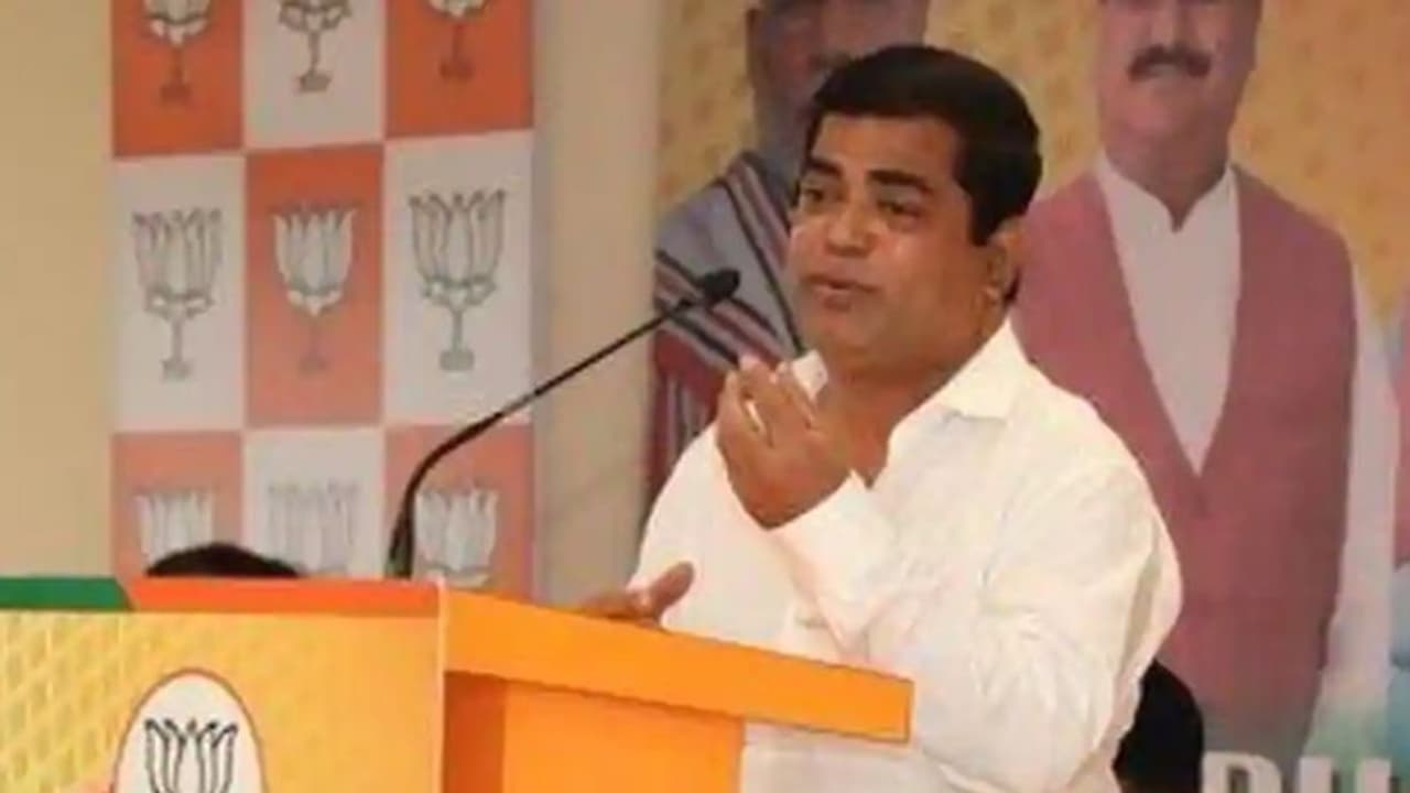 വാട്ട്സ്ആപ്പ് ഗ്രൂപ്പില് ഗോവ ഉപമുഖ്യമന്ത്രിയുടെ ഫോണില് നിന്നും പോണ് വീഡിയോ; വിവാദം വാട്ട്സ്ആപ്പ് ഗ്രൂപ്പില് ഗോവ ഉപമുഖ്യമന്ത്രിയുടെ ഫോണില് നിന്നും പോണ് വീഡിയോ; വിവാദം