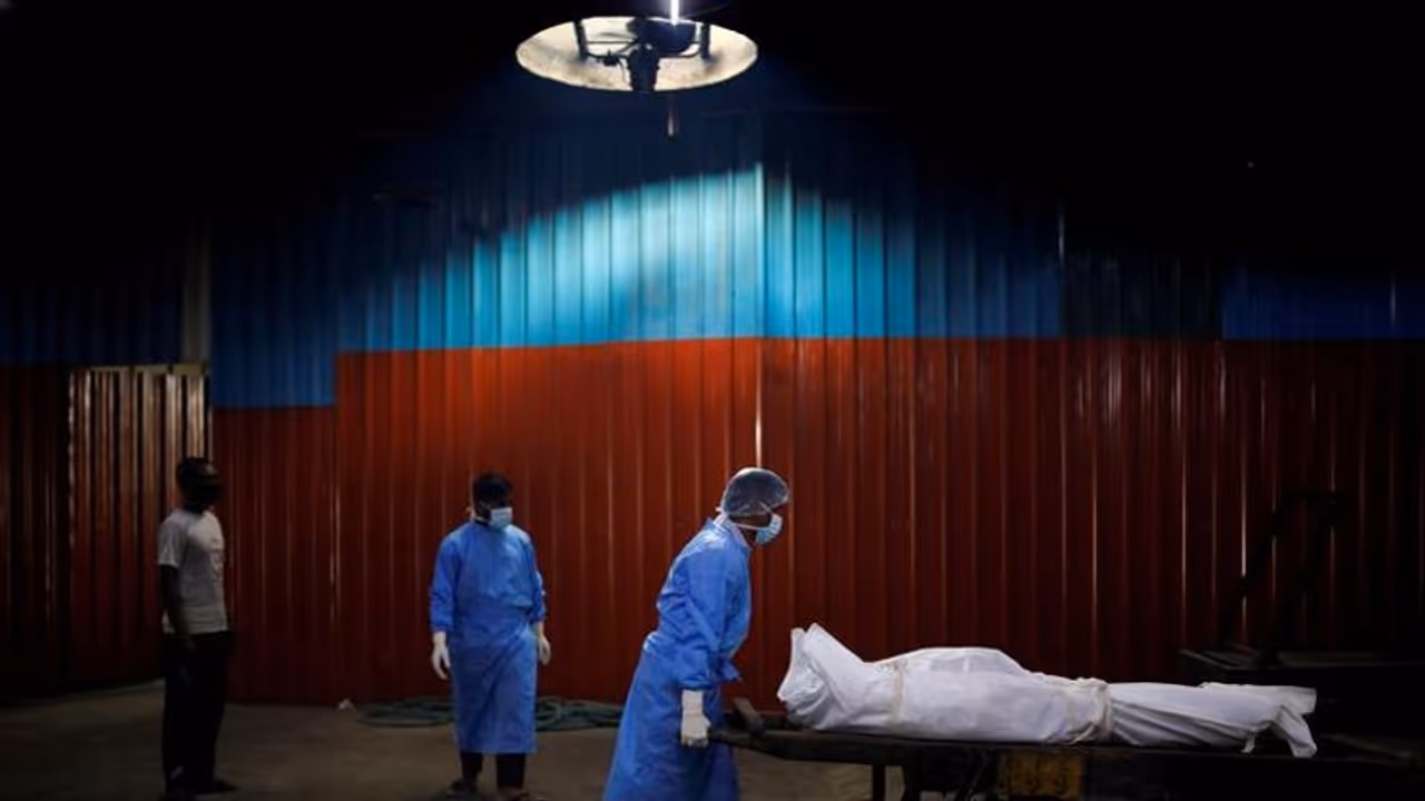 இதுவரை நாட்டில் 162 மருத்துவர்கள், 107 செவிலியர்கள் கொரோனாவுக்கு பலி.. சுகாதாரத்துறை அமைச்சர் அதிர்ச்சி தகவல். இதுவரை நாட்டில் 162 மருத்துவர்கள், 107 செவிலியர்கள் கொரோனாவுக்கு பலி.. சுகாதாரத்துறை அமைச்சர் அதிர்ச்சி தகவல்.