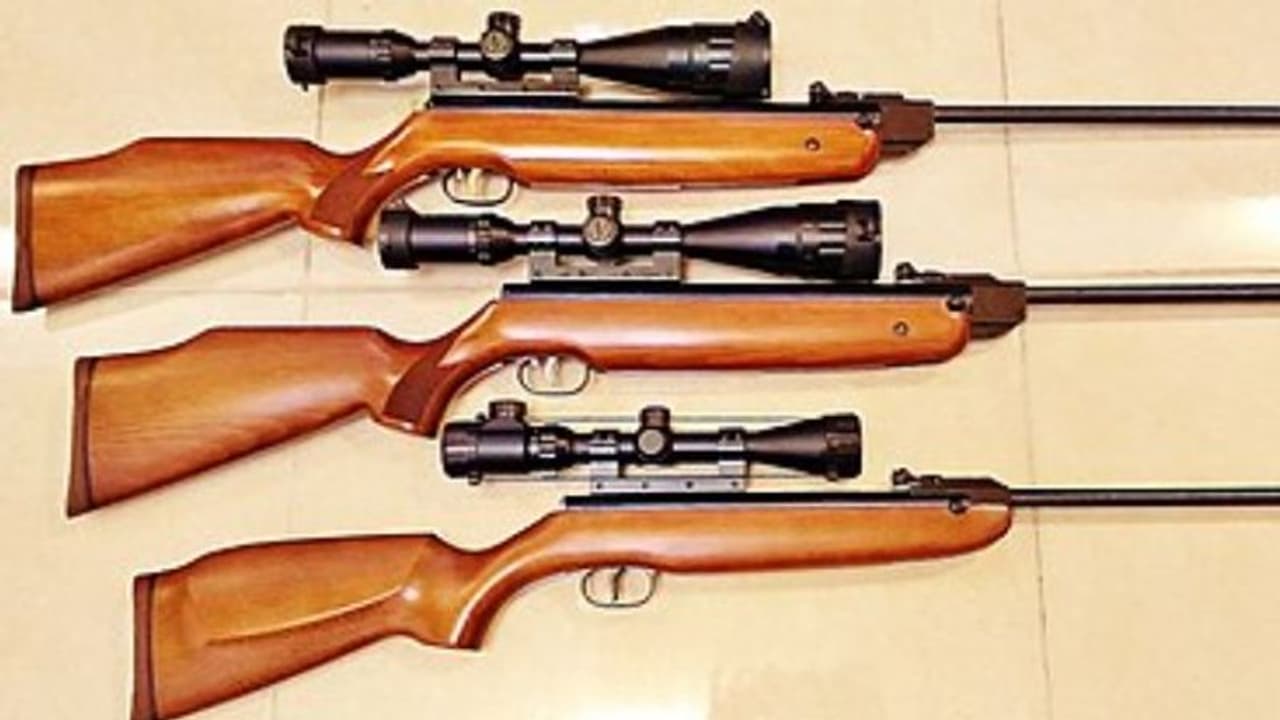 ടയര് കടയുടമയ്ക്ക് നേരെ വെടിവെപ്പ്; തൃശൂരില് പിസ്റ്റളിന് സമാനമായ എയര് ഗണ്ണുകളുടെ വില്പ്പന വിലക്കി ടയര് കടയുടമയ്ക്ക് നേരെ വെടിവെപ്പ്; തൃശൂരില് പിസ്റ്റളിന് സമാനമായ എയര് ഗണ്ണുകളുടെ വില്പ്പന വിലക്കി