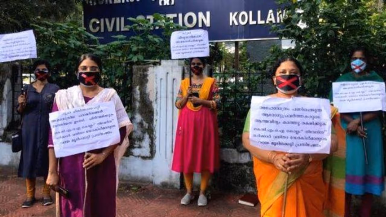 കൊവിഡ് വ്യാപനം ഉയരുന്നു; കൊല്ലത്ത് ഡോക്ടർമാരും ജില്ലാ ഭരണകൂടവും തമ്മിൽ ശീതസമരം ശക്തമാകുന്നു കൊവിഡ് വ്യാപനം ഉയരുന്നു; കൊല്ലത്ത് ഡോക്ടർമാരും ജില്ലാ ഭരണകൂടവും തമ്മിൽ ശീതസമരം ശക്തമാകുന്നു