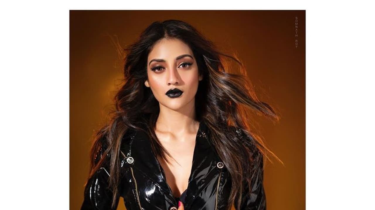 নতুন বছরে সমস্ত দুঃখকে ভুলে এগিয়ে যেতে হবে, বার্তা সাংসদ অভিনেত্রী নুসরত জাহানের নতুন বছরে সমস্ত দুঃখকে ভুলে এগিয়ে যেতে হবে, বার্তা সাংসদ অভিনেত্রী নুসরত জাহানের