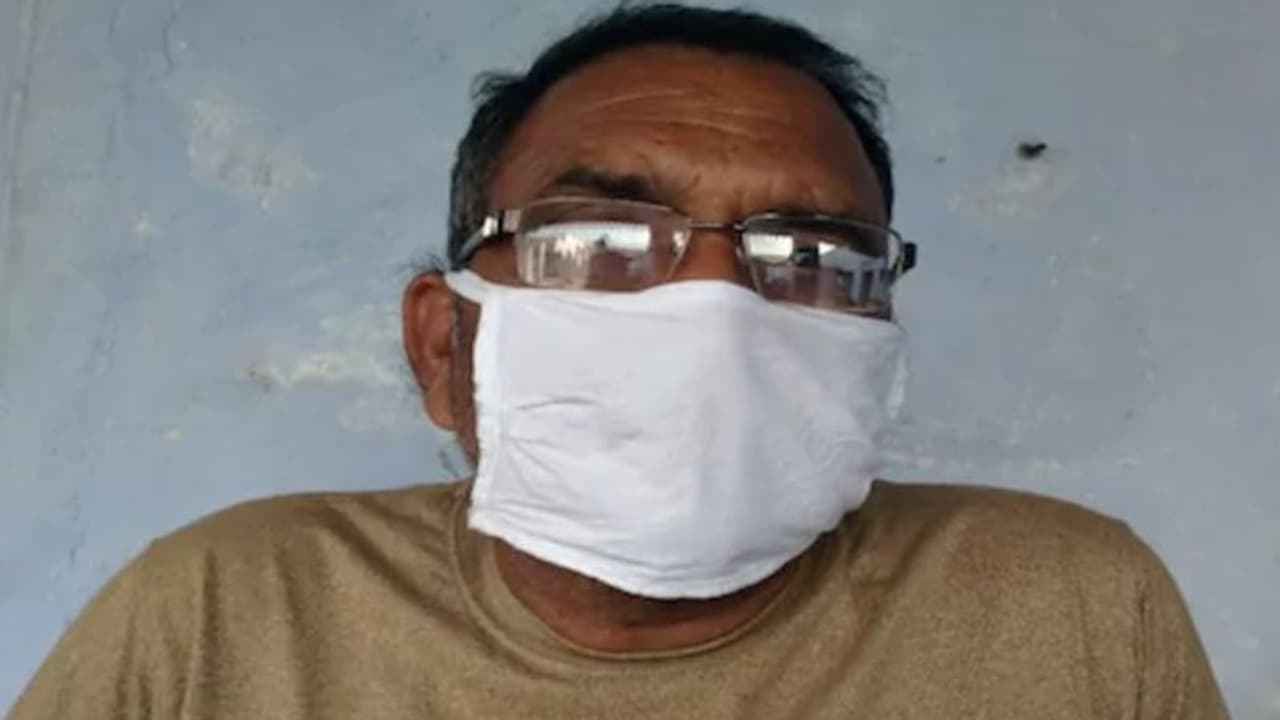 हमे कोरोना से बचना है तो इस बुजुर्ग की तरह करना होगा ये काम, जो लाखों लोगों के लिए बना मिसाल हमे कोरोना से बचना है तो इस बुजुर्ग की तरह करना होगा ये काम, जो लाखों लोगों के लिए बना मिसाल