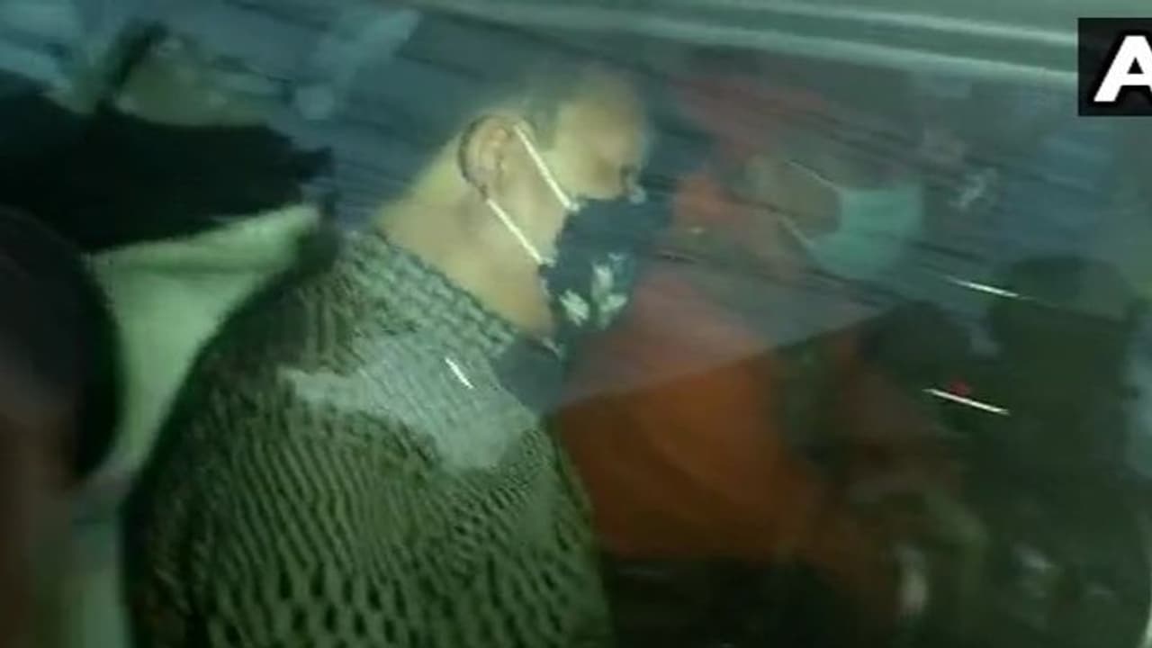 তৃণমূলের সঙ্গে জোট বাঁধতে চাই, তিন বছর ফিরে এসে কলকাতায় পা রেখে বললেন বিমল গুরুং