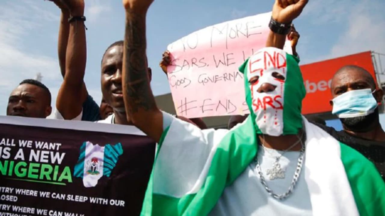 नाइजीरिया में जेल तोड़ कर भागे कैदी, 2000 से ज्यादा कैदी फरार, पुलिसिया उत्पीड़न के बाद फूटा था गुस्सा नाइजीरिया में जेल तोड़ कर भागे कैदी, 2000 से ज्यादा कैदी फरार, पुलिसिया उत्पीड़न के बाद फूटा था गुस्सा