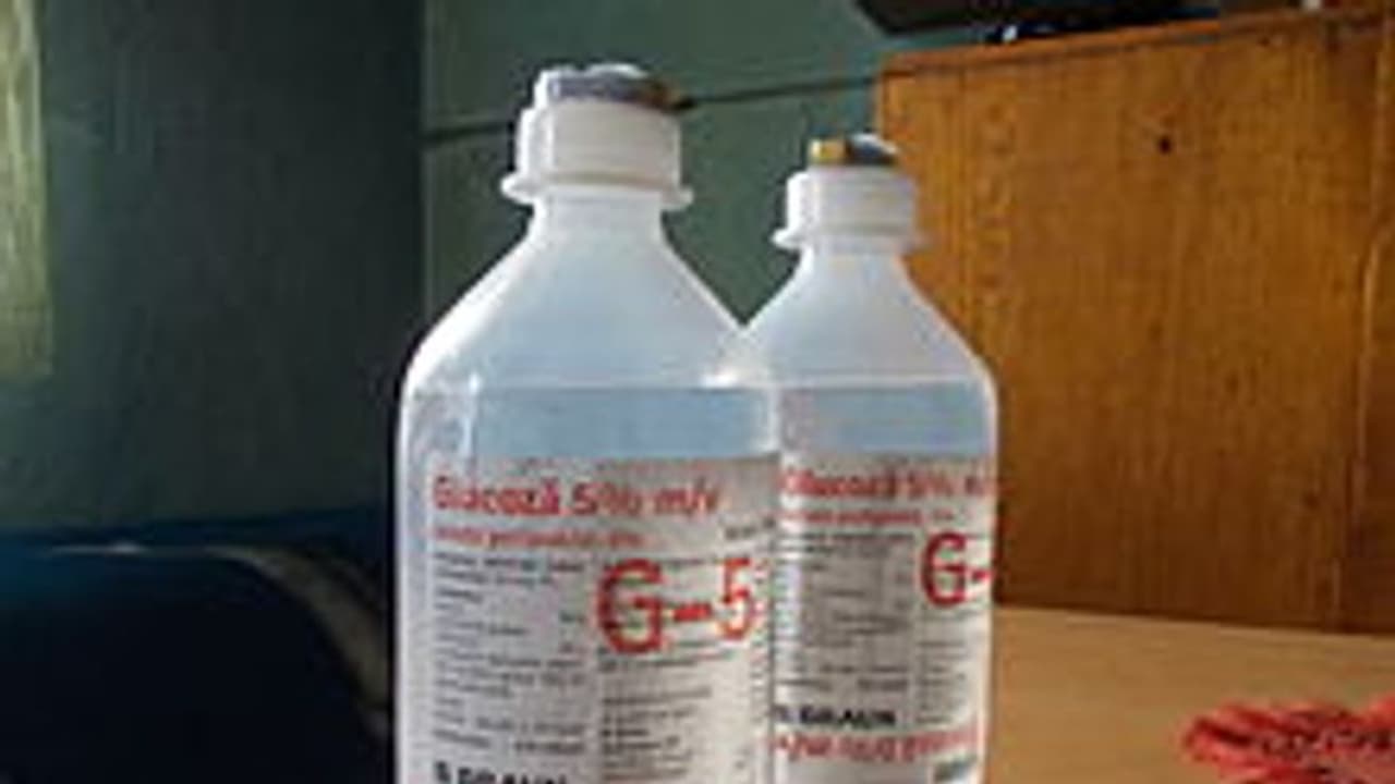 കൊവിഡിന് ഗ്ലൂക്കോസ് ചികില്സയെന്ന് പ്രചരണം; ഗ്ലൂക്കോസ് ലായനിയുടെ വിൽപ്പനയ്ക്ക് നിയന്ത്രണം കൊവിഡിന് ഗ്ലൂക്കോസ് ചികില്സയെന്ന് പ്രചരണം; ഗ്ലൂക്കോസ് ലായനിയുടെ വിൽപ്പനയ്ക്ക് നിയന്ത്രണം