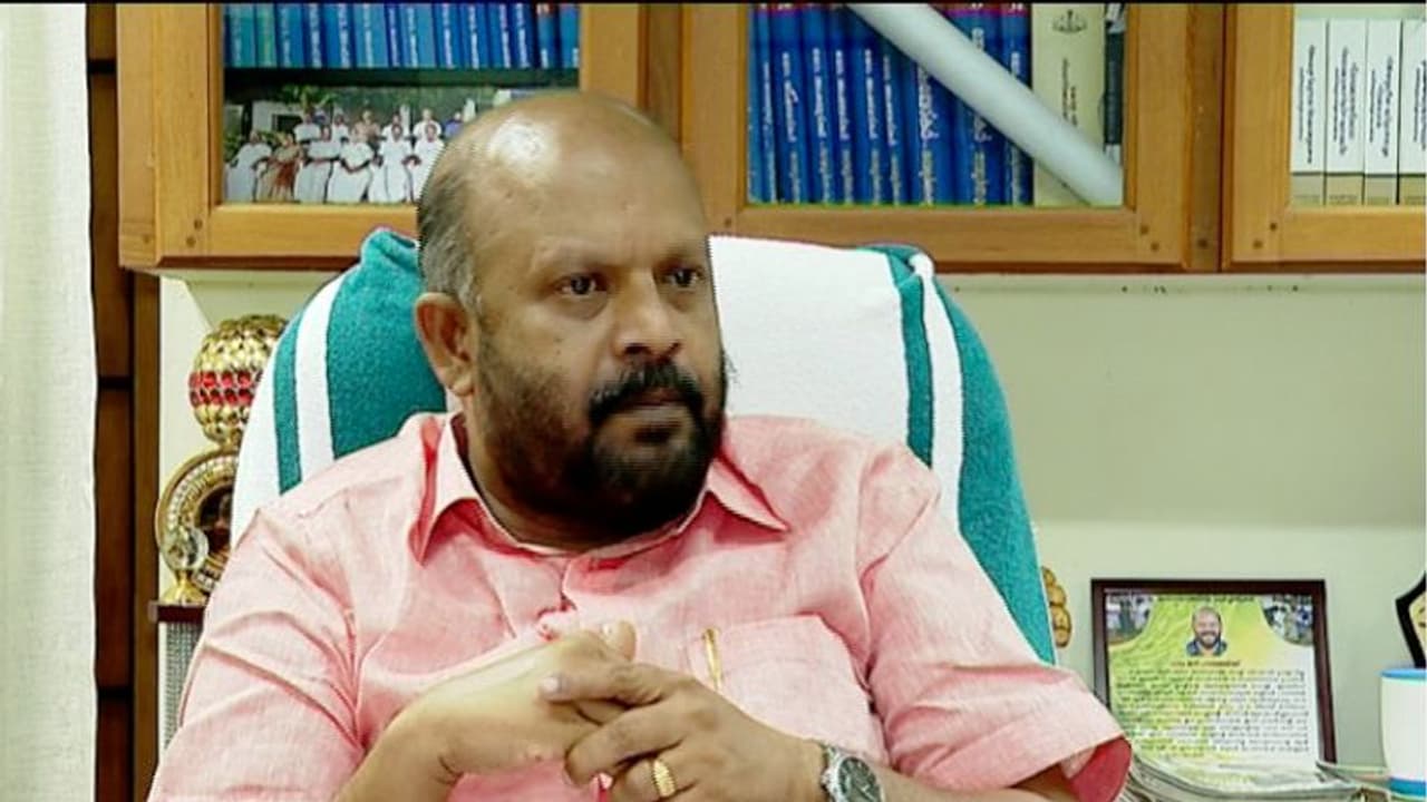 വിലക്കയറ്റം പിടിച്ച് നിർത്താൻ സർക്കാർ ഇടപെടുന്നു; നാഫെഡിൽ നിന്ന് സവാള വാങ്ങി കുറഞ്ഞ വിലയ്ക്ക് നൽകും വിലക്കയറ്റം പിടിച്ച് നിർത്താൻ സർക്കാർ ഇടപെടുന്നു; നാഫെഡിൽ നിന്ന് സവാള വാങ്ങി കുറഞ്ഞ വിലയ്ക്ക് നൽകും