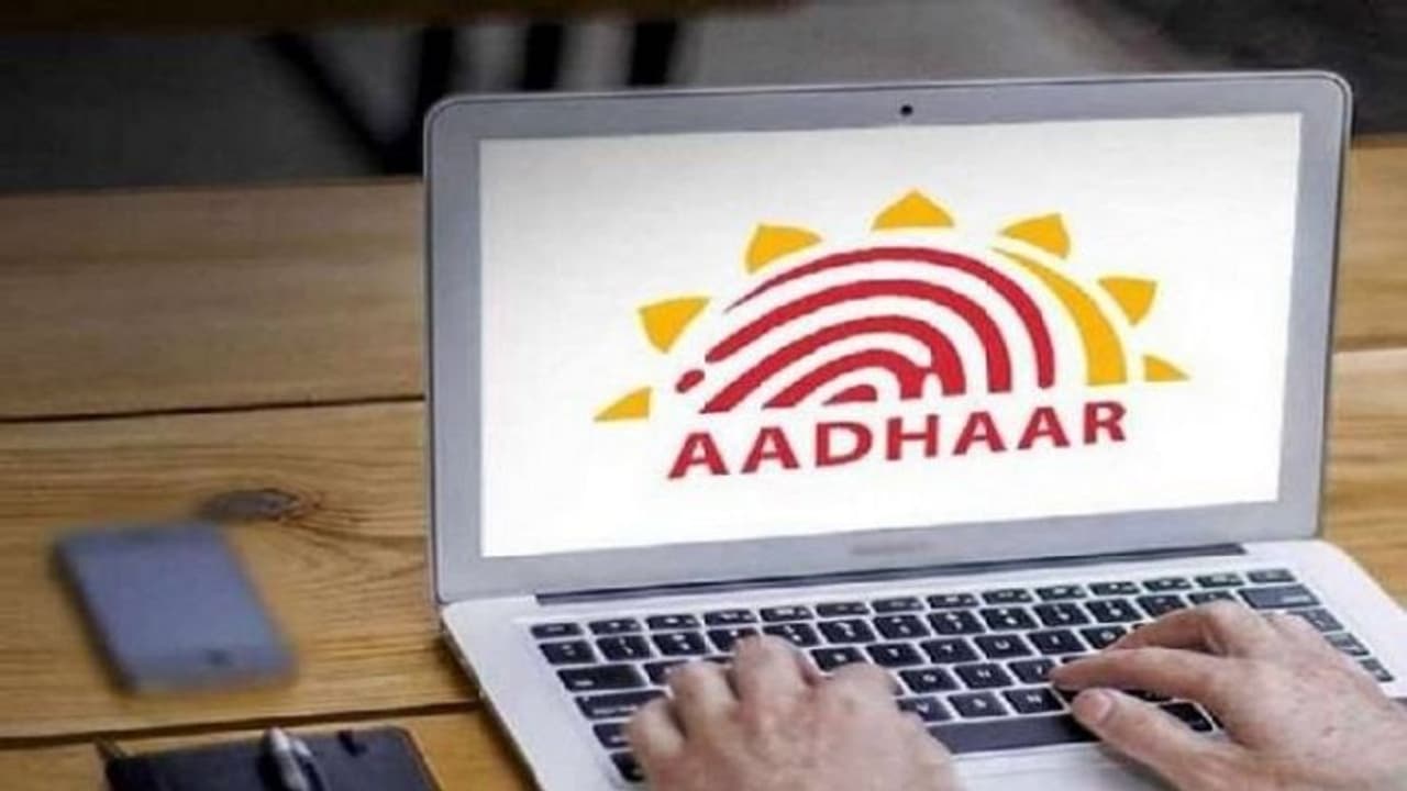 എല്ലാ ബാങ്ക് അക്കൗണ്ടുകളും മാർച്ചിന് മുൻപ് ആധാറുമായി ലിങ്ക് ചെയ്യിപ്പിക്കാൻ നിർദ്ദേശം എല്ലാ ബാങ്ക് അക്കൗണ്ടുകളും മാർച്ചിന് മുൻപ് ആധാറുമായി ലിങ്ക് ചെയ്യിപ്പിക്കാൻ നിർദ്ദേശം