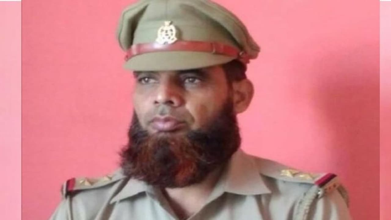 గడ్డం గీయించుకోలేదని..ఎస్సై పై సస్పెన్షన్ వేటు గడ్డం గీయించుకోలేదని..ఎస్సై పై సస్పెన్షన్ వేటు