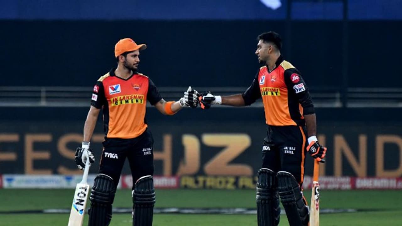 அவன்லாம் ஒரு ஆளுன்னு டீம்ல எடுக்குறீங்களே..? ஆள மாத்துங்கப்பா.. சன்ரைசர்ஸ் அணிக்கு முன்னாள் வீரரின் அட்வைஸ் அவன்லாம் ஒரு ஆளுன்னு டீம்ல எடுக்குறீங்களே..? ஆள மாத்துங்கப்பா.. சன்ரைசர்ஸ் அணிக்கு முன்னாள் வீரரின் அட்வைஸ்