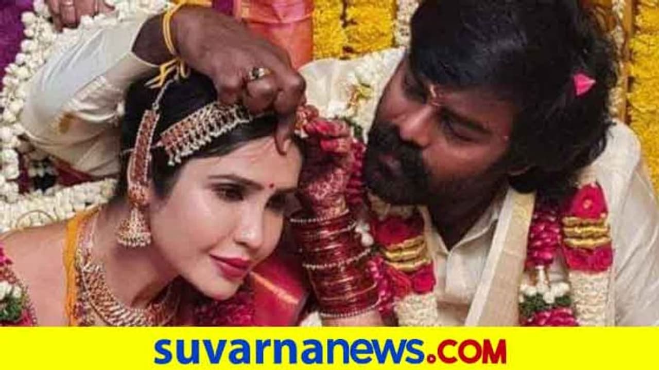 ಗುಟ್ಟಾಗಿ ಮೂರನೇ ಮದುವೆಯಾದ ನಿರ್ಮಾಪಕ; ಸತ್ಯವೇನು? ಗುಟ್ಟಾಗಿ ಮೂರನೇ ಮದುವೆಯಾದ ನಿರ್ಮಾಪಕ; ಸತ್ಯವೇನು?