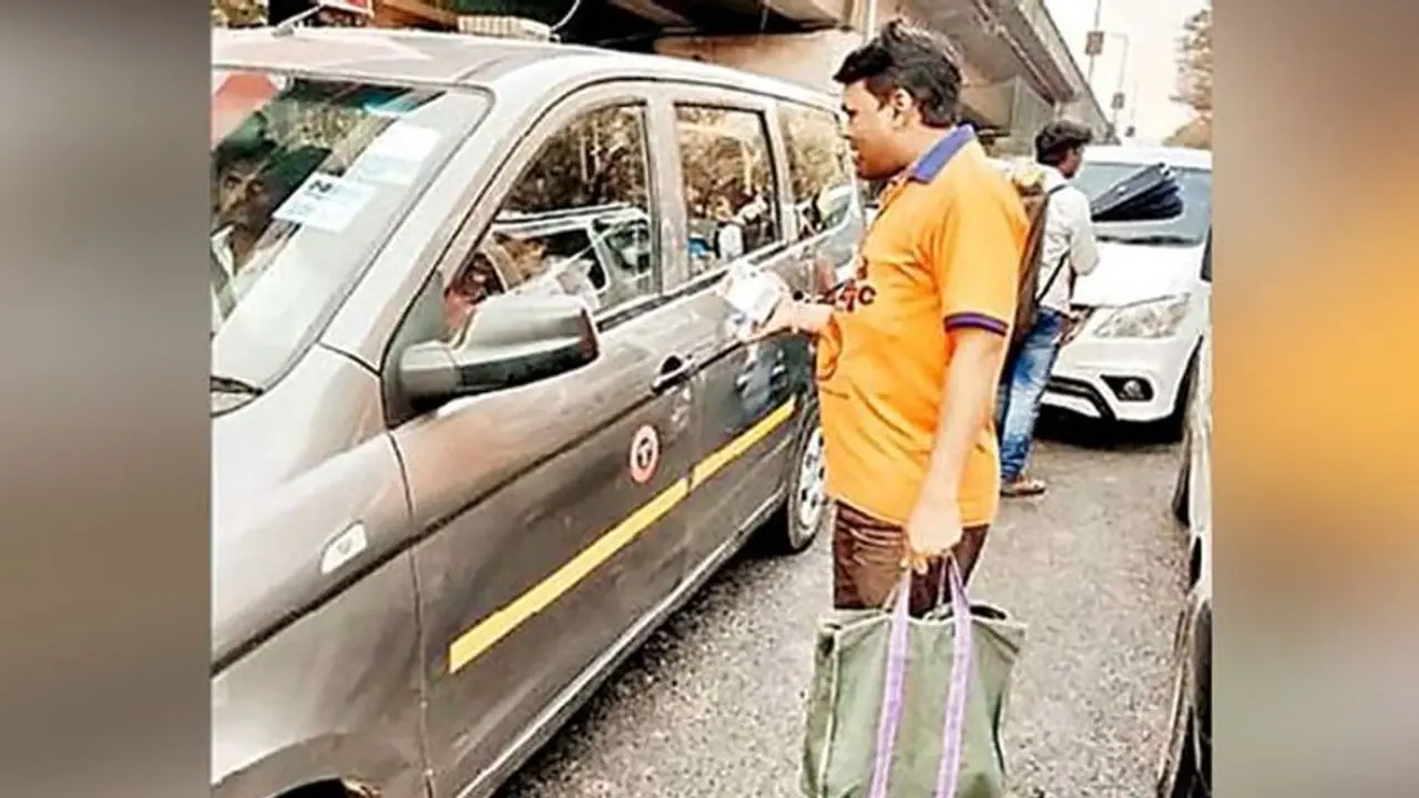 From delivering pizzas to employing several boys to deliver vada pav, here’s inspiring story of Gaurav Londhe From delivering pizzas to employing several boys to deliver vada pav, here’s inspiring story of Gaurav Londhe
