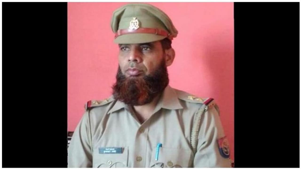 தாடி வளர்த்ததற்காக போலீஸ் அதிகாரி பணியிடை நீக்கம்... விதியை மீறியதால் நடவடிக்கை..! தாடி வளர்த்ததற்காக போலீஸ் அதிகாரி பணியிடை நீக்கம்... விதியை மீறியதால் நடவடிக்கை..!