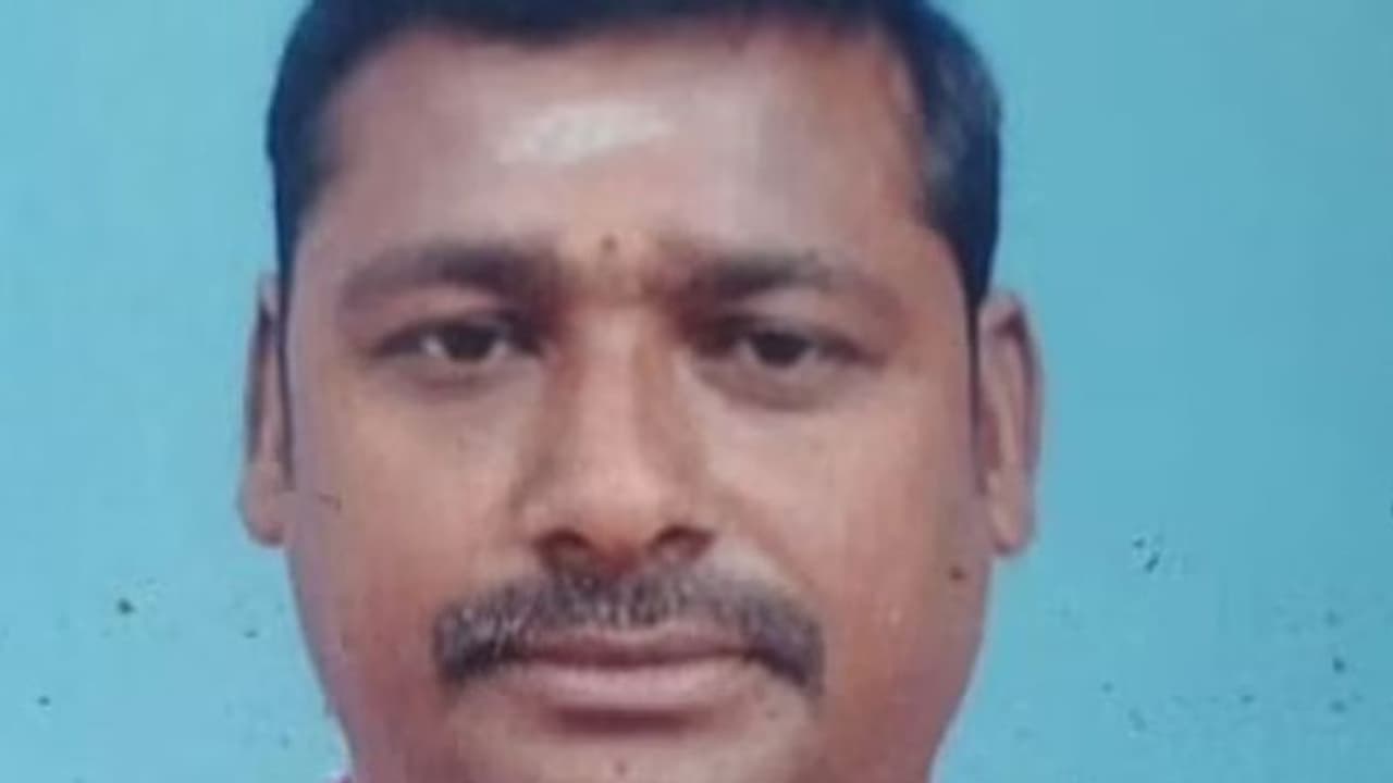 பட்டப்பகலில் பயங்கரம்... கண்ணிமைக்கும் நேரத்தில் ரியல் எஸ்டேட் அதிபர் சல்லி சல்லியாக வெட்டி படுகொலை..! பட்டப்பகலில் பயங்கரம்... கண்ணிமைக்கும் நேரத்தில் ரியல் எஸ்டேட் அதிபர் சல்லி சல்லியாக வெட்டி படுகொலை..!