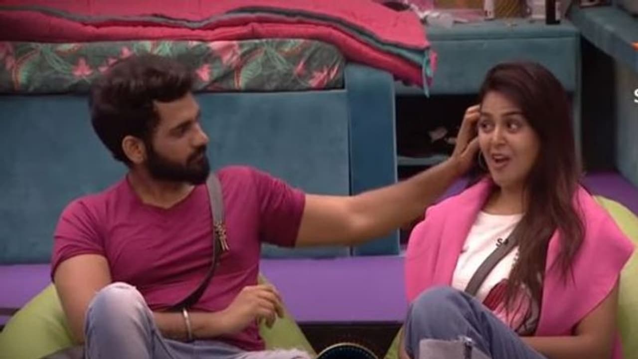 లవ్‌ సీన్‌లో రెచ్చిపోయిన అఖిల్‌, మోనాల్‌.. పెళ్లి కూడా ఫిక్స్ ‌ అయ్యిందట