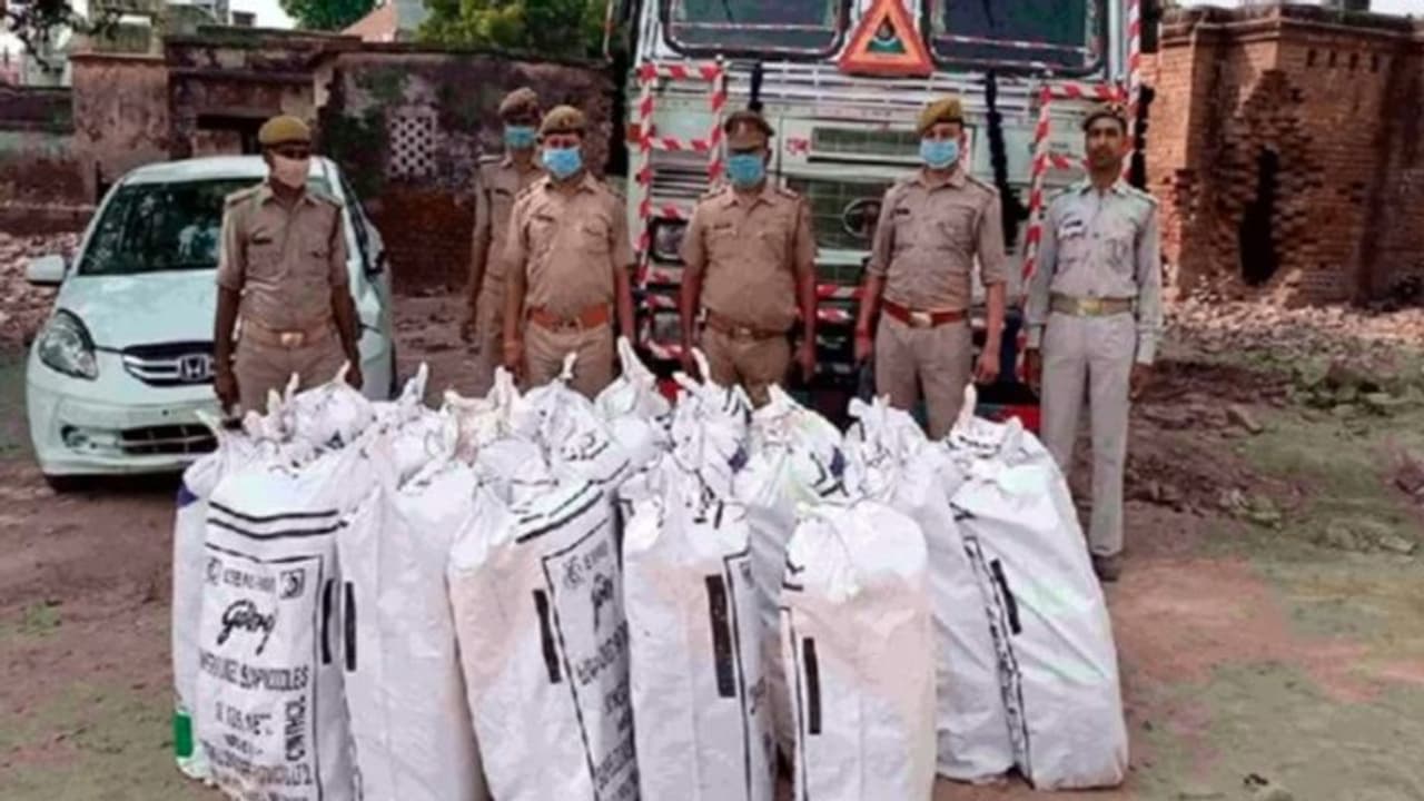 निर्माणाधीन मकान से चल रहा था नशे का व्यापार, पुलिस ने बरामद किया सवा चार करोड़ का गांजा निर्माणाधीन मकान से चल रहा था नशे का व्यापार, पुलिस ने बरामद किया सवा चार करोड़ का गांजा