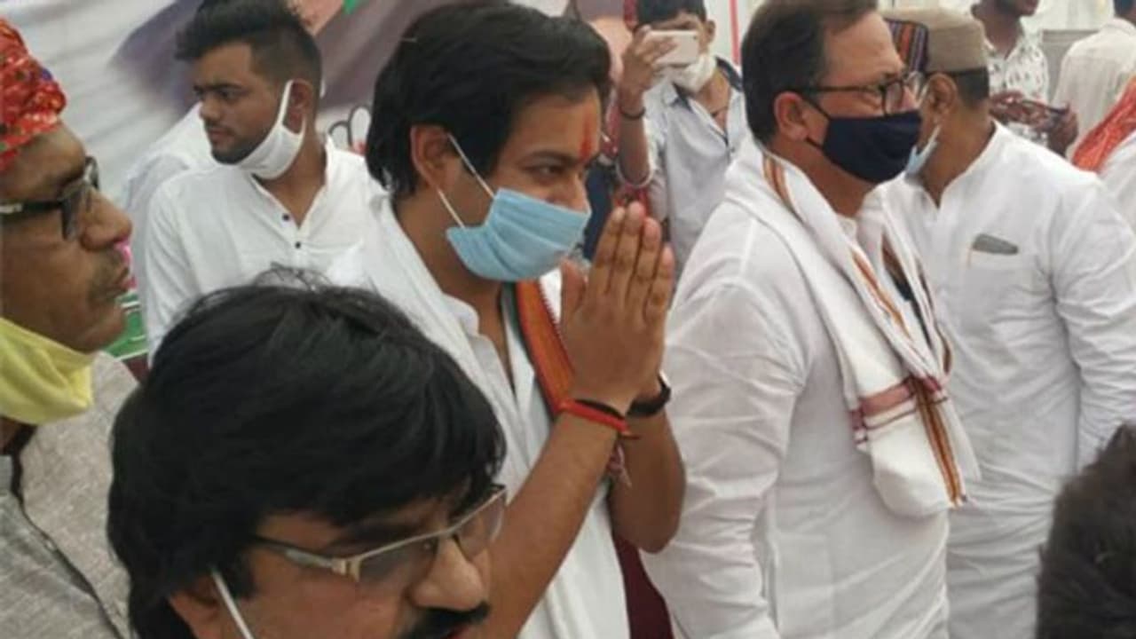 मप्र विधानसभा उपचुनाव: 'सत्ता' की लड़ाई में कोरोना की चपेट में आ रहे नेता मप्र विधानसभा उपचुनाव: 'सत्ता' की लड़ाई में कोरोना की चपेट में आ रहे नेता