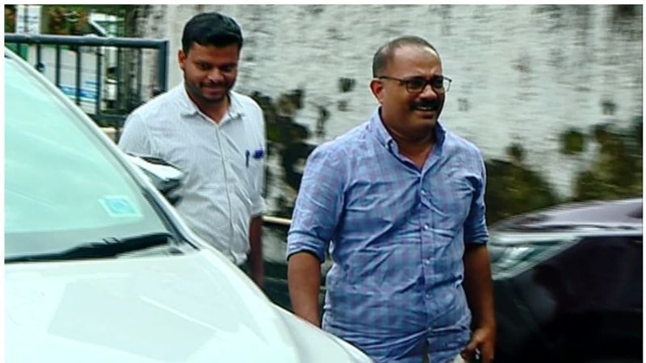 അഴീക്കോട് മത്സരിക്കാനില്ലെന്ന് കെ.എം.ഷാജി, ലീഗ് നേതൃത്വത്തോട് കാസര്കോട് സീറ്റ് ആവശ്യപ്പെട്ടു അഴീക്കോട് മത്സരിക്കാനില്ലെന്ന് കെ.എം.ഷാജി, ലീഗ് നേതൃത്വത്തോട് കാസര്കോട് സീറ്റ് ആവശ്യപ്പെട്ടു