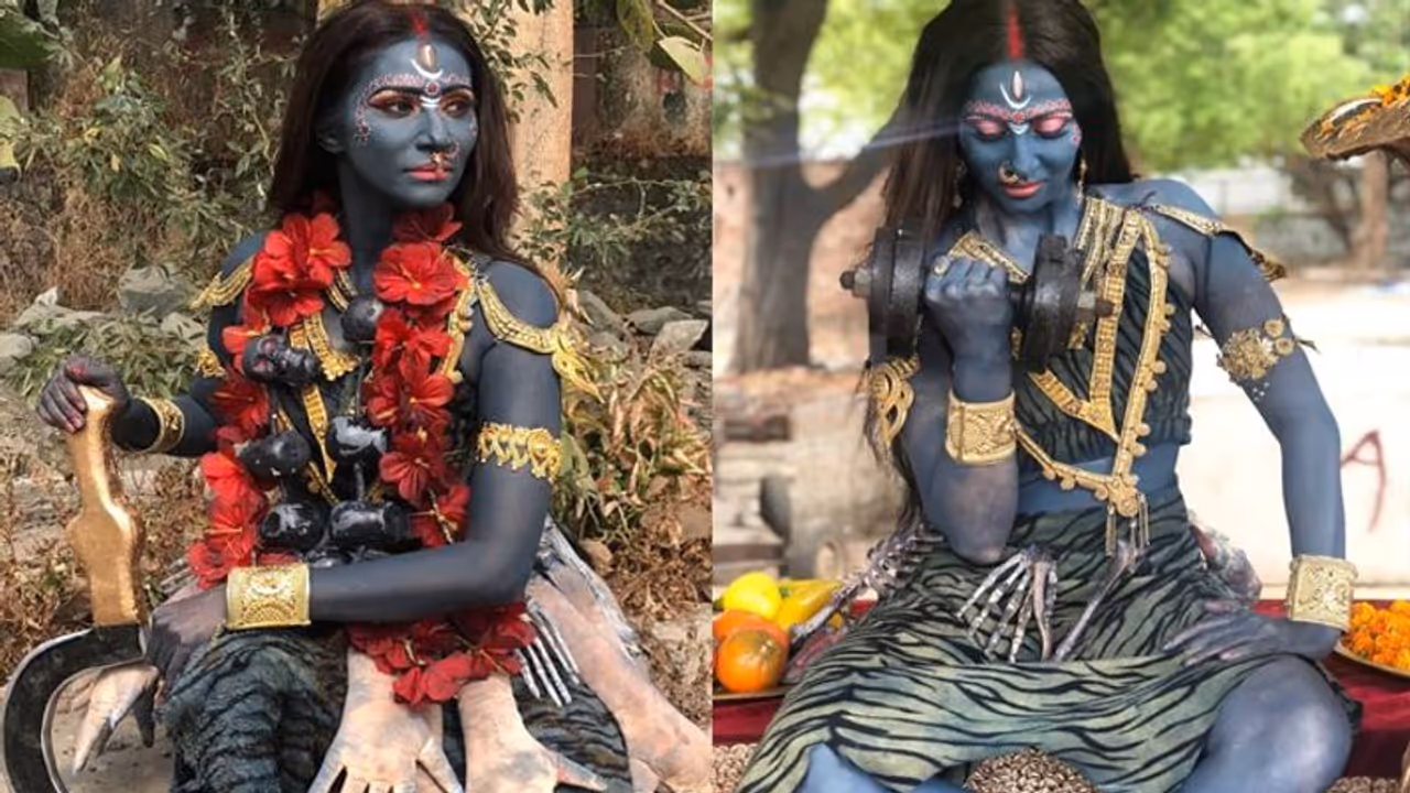 इस टीवी एक्ट्रेस ने नवरात्रि में लिया काली का रूप, मुंबई की सड़कों पर घूमती आई नजर, पहचानना हुआ मुश्किल इस टीवी एक्ट्रेस ने नवरात्रि में लिया काली का रूप, मुंबई की सड़कों पर घूमती आई नजर, पहचानना हुआ मुश्किल
