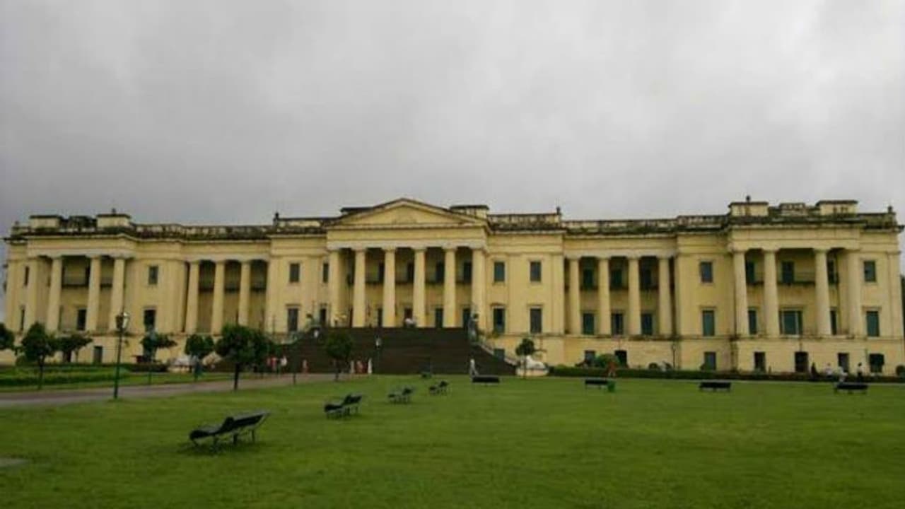 পুজোর মরসুমে চেনা ছবি উধাও মুর্শিদাবাদে, নেই পর্যটক সমাগম শুনশান নবাব নগরী পুজোর মরসুমে চেনা ছবি উধাও মুর্শিদাবাদে, নেই পর্যটক সমাগম শুনশান নবাব নগরী