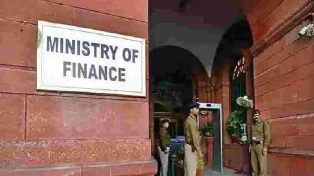 రుణ గ్రహీతలకు పండుగ కానుక: లోన్లపై వీలైనంత త్వరగా వడ్డీ మాఫీ.. రుణ గ్రహీతలకు పండుగ కానుక: లోన్లపై వీలైనంత త్వరగా వడ్డీ మాఫీ..