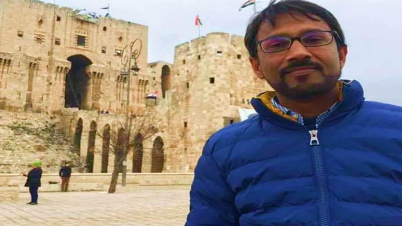 नवाज के दामाद की तस्वीर शेयर करने वाले 'जियो न्यूज' रिपोर्टर अली अगवा हुए, पत्नी बोली बेकरी पर गए थे नवाज के दामाद की तस्वीर शेयर करने वाले 'जियो न्यूज' रिपोर्टर अली अगवा हुए, पत्नी बोली बेकरी पर गए थे