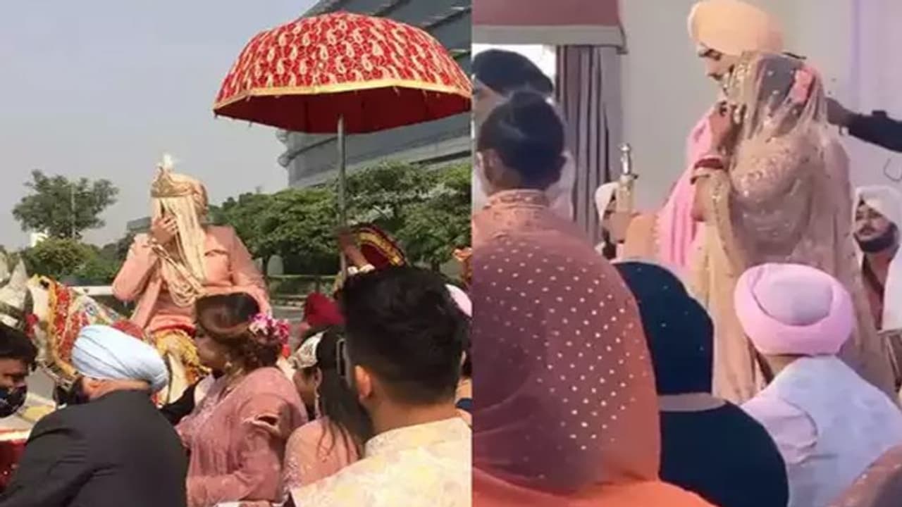 एक दूजे के हुए नेहा कक्कड़ और रोहनप्रीत सिंह, गुरुद्वारे में लिए सात फेरे, बरातियों ने खूब किया भांगड़ा एक दूजे के हुए नेहा कक्कड़ और रोहनप्रीत सिंह, गुरुद्वारे में लिए सात फेरे, बरातियों ने खूब किया भांगड़ा