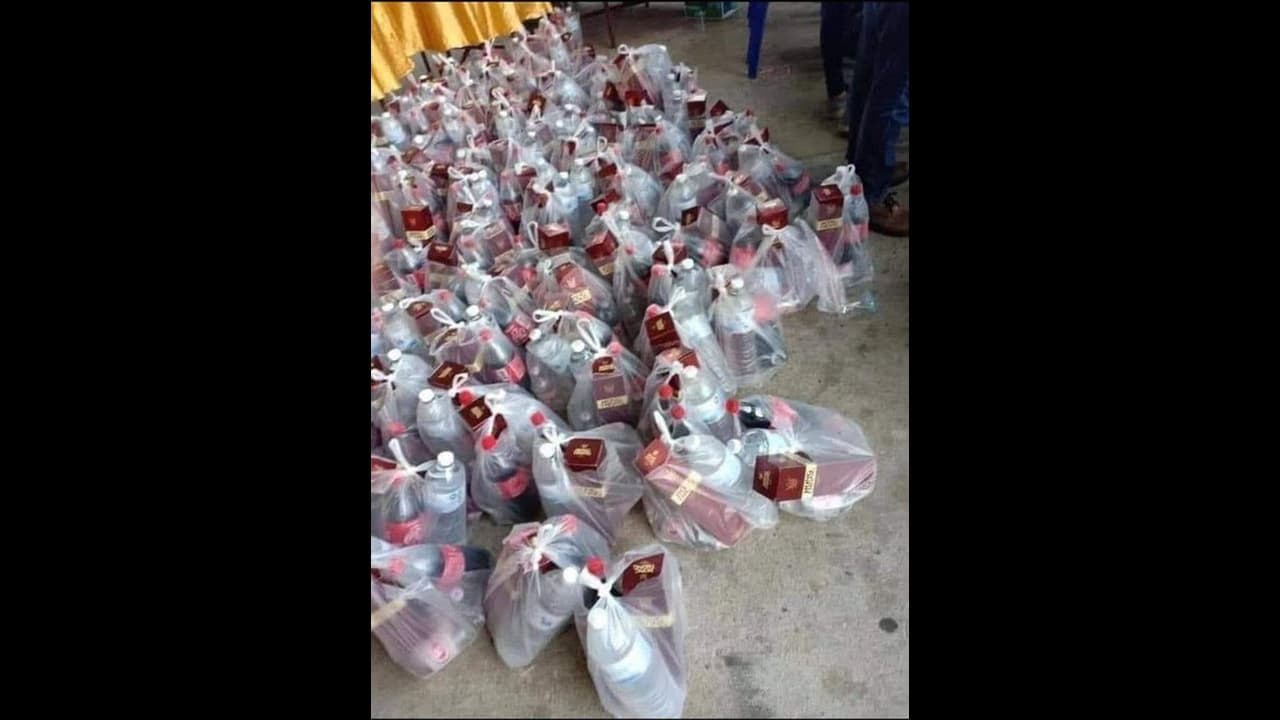 Fact Check: बिहार में वोटर्स को बांटी जाएंगी शराब की ये बोतलें? वायरल तस्वीर से मचा बवाल लेकिन सच कुछ और Fact Check: बिहार में वोटर्स को बांटी जाएंगी शराब की ये बोतलें? वायरल तस्वीर से मचा बवाल लेकिन सच कुछ और