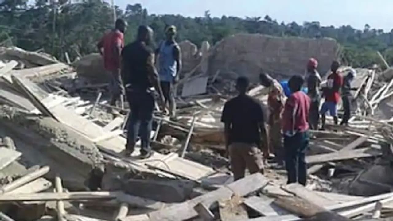 చర్చి కూలి 22 మంది మృతి, శిథిలాల కింద మరికొందరు