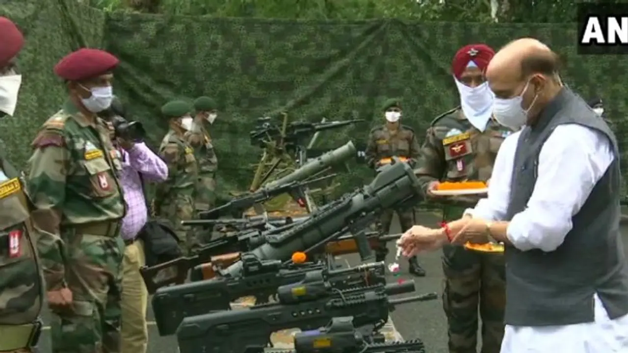 চিনের সঙ্গে চলমান বিবাদের মধ্যেই সুকনায় 'শস্ত্র পুজো' রাজনাথের, যাবেন সীমান্তবর্তী এলাকাতেও