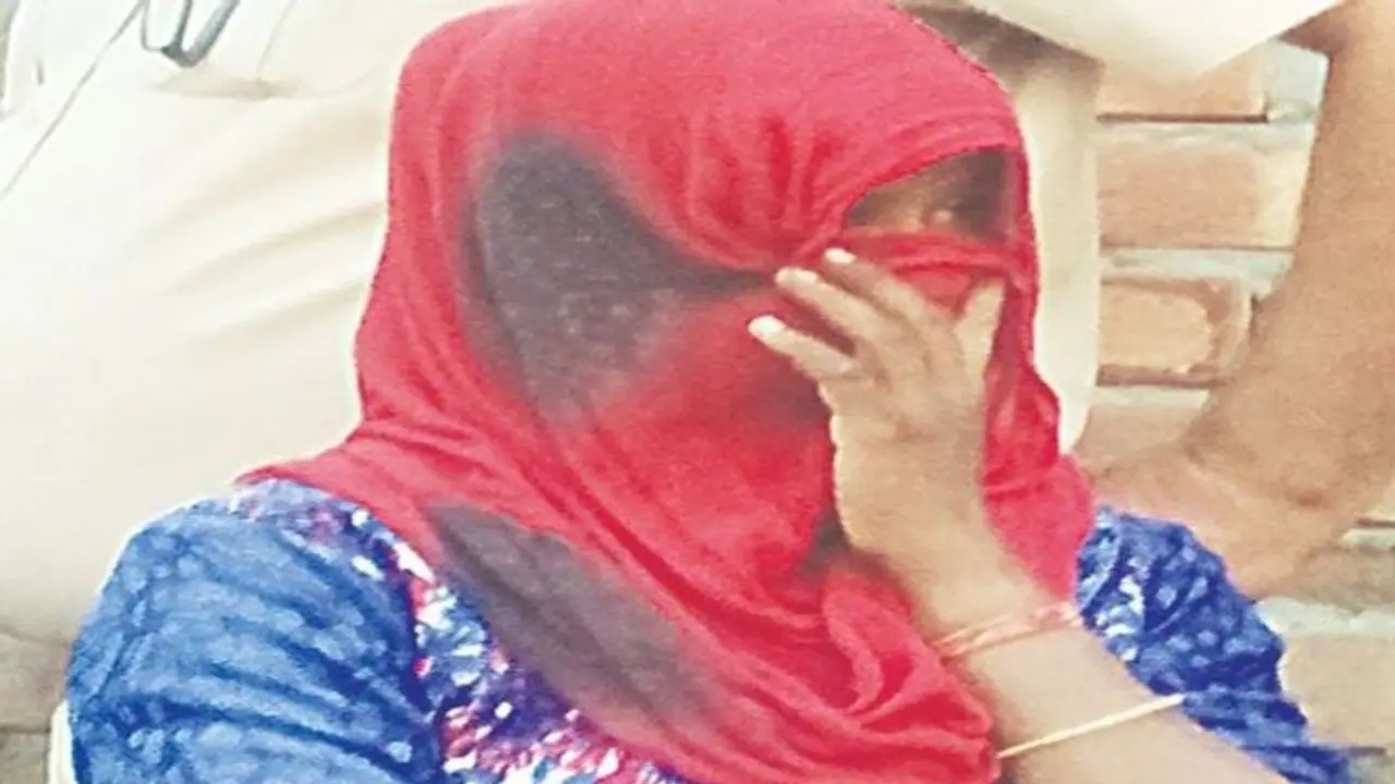 खतरनाक निकली ये पत्नी, प्यार के जुनून में फिल्म देख की पति की हत्या..खुद दफनाया शव..रोज उसी पर नहाती खतरनाक निकली ये पत्नी, प्यार के जुनून में फिल्म देख की पति की हत्या..खुद दफनाया शव..रोज उसी पर नहाती