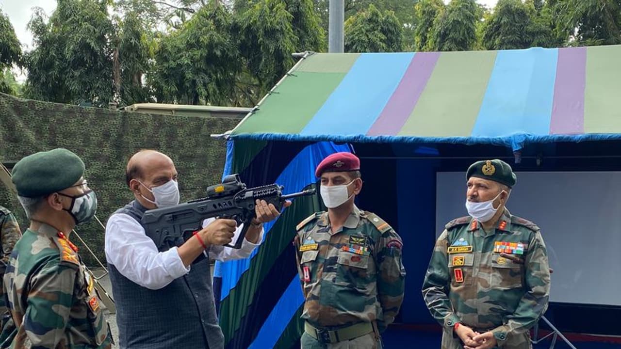 27 अक्टूबर को सेना के कमांडर सम्मेलन को संबोधित करेंगे रक्षामंत्री, सेना प्रमुख समेत कईं अधिकारी होंगे शामिल 27 अक्टूबर को सेना के कमांडर सम्मेलन को संबोधित करेंगे रक्षामंत्री, सेना प्रमुख समेत कईं अधिकारी होंगे शामिल