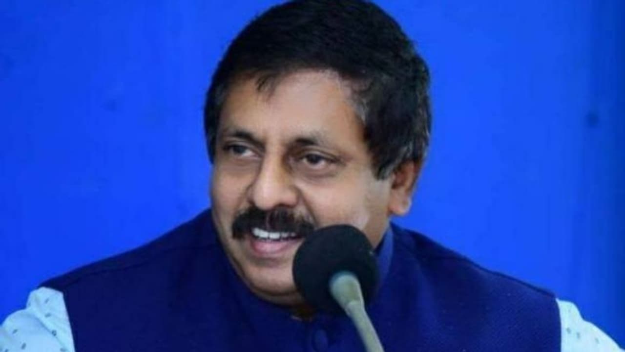 പൊലീസ് ആക്ട് ഭേദഗതിയില് പ്രതിഷേധിച്ച് കവിതയെഴുത്ത് നിര്ത്തുന്നുവെന്ന് സോഹന് റോയ് പൊലീസ് ആക്ട് ഭേദഗതിയില് പ്രതിഷേധിച്ച് കവിതയെഴുത്ത് നിര്ത്തുന്നുവെന്ന് സോഹന് റോയ്