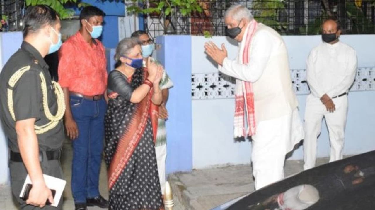 অসুস্থ বুদ্ধদেব ভট্টাচার্যের ছবি কেন সোশ্যাল মিডিয়ায়, রাজ্যপালের আচরণে ক্ষুদ্ধ বামেরা