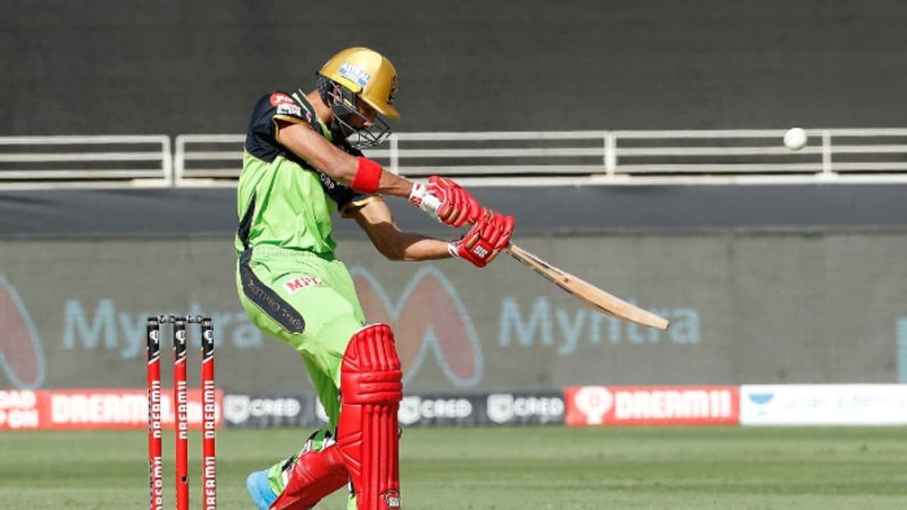 ഓപ്പണര്മാര് വീണു; ചെന്നൈക്കെതിരെ ബാംഗ്ലൂരിന് തുടക്കം പാളി ഓപ്പണര്മാര് വീണു; ചെന്നൈക്കെതിരെ ബാംഗ്ലൂരിന് തുടക്കം പാളി