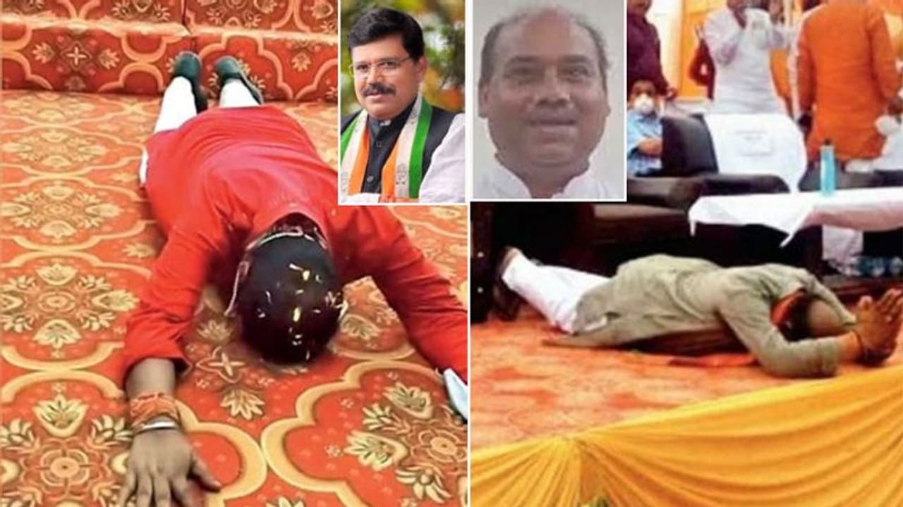 कांग्रेस से भाजपा में आए नेताओं को डर कि कहीं जनता का मूड न बदल जाए, इसलिए रख दिया सर कदमों में कांग्रेस से भाजपा में आए नेताओं को डर कि कहीं जनता का मूड न बदल जाए, इसलिए रख दिया सर कदमों में