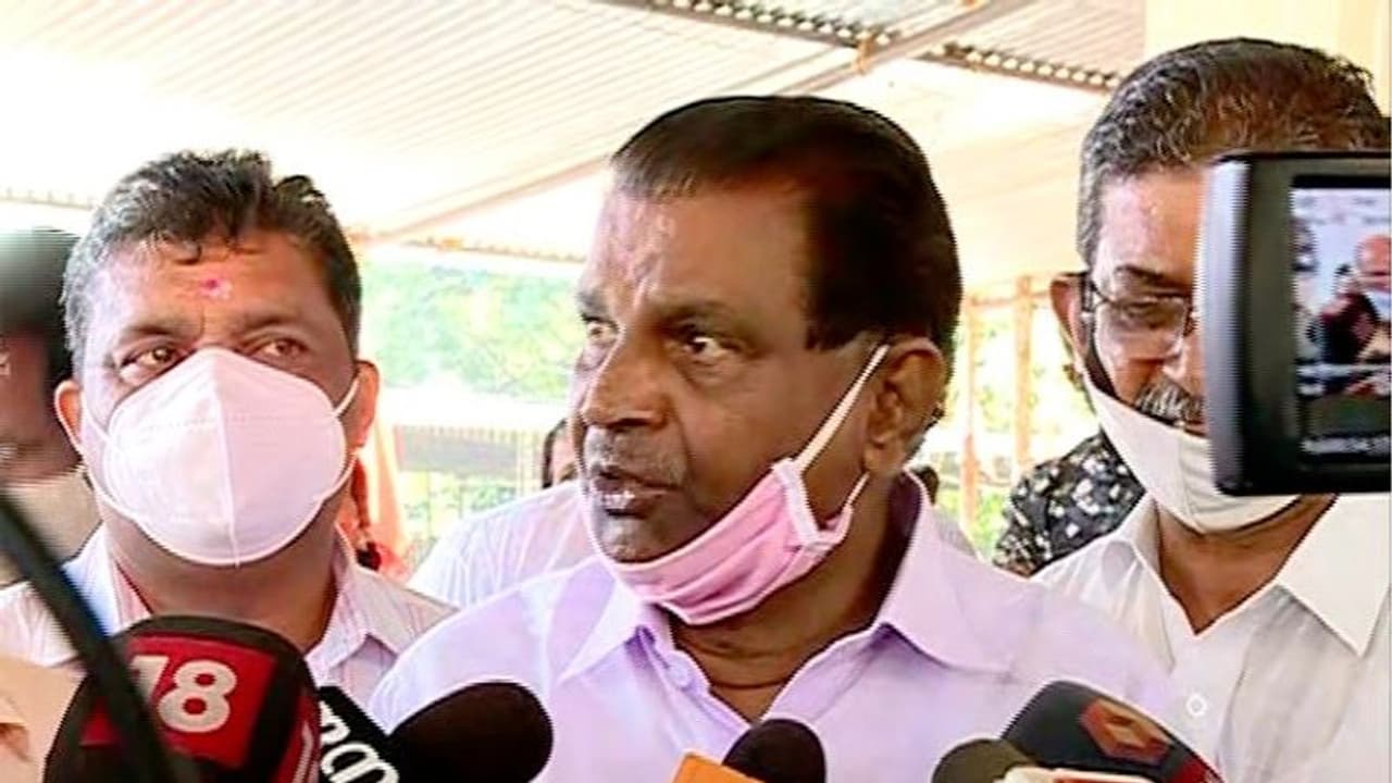 'ആരും ഉമ്മൻചാണ്ടിക്ക് പിന്നിൽ ഒളിക്കേണ്ട'; പക തീർത്തേ അടങ്ങുവെന്ന സമീപനം ശരിയല്ലെന്ന് തിരുവഞ്ചൂർ