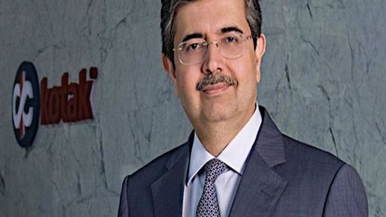 इंडसइंड बैंक को खरीद सकता है कोटक महिंद्रा, जानें प्रमोटर कंपनी ने क्या कहा इंडसइंड बैंक को खरीद सकता है कोटक महिंद्रा, जानें प्रमोटर कंपनी ने क्या कहा