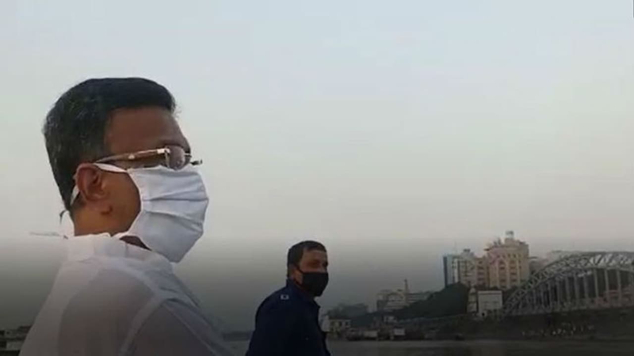 প্রতিমা বিসর্জনের গাইডলাইন, গঙ্গাবক্ষ থেকে পরিস্থিতি খতিয়ে দেখলেন ফিরহাদ হাকিম প্রতিমা বিসর্জনের গাইডলাইন, গঙ্গাবক্ষ থেকে পরিস্থিতি খতিয়ে দেখলেন ফিরহাদ হাকিম