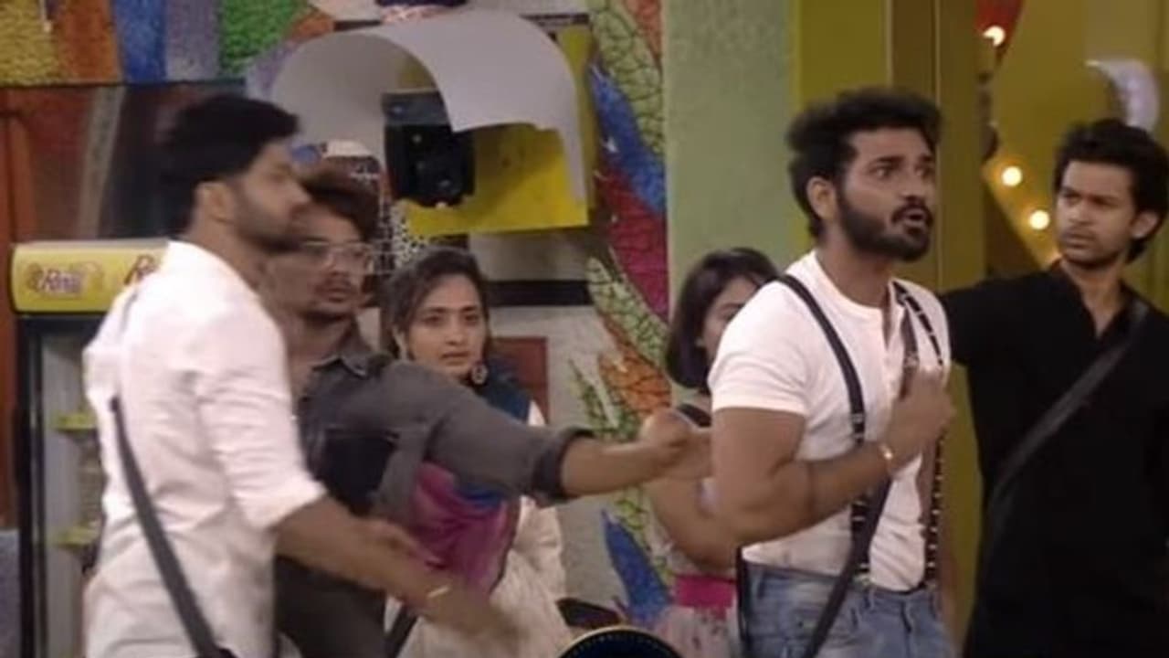 ఎనిమిదో వారం నామినేషన్ ఆరుగురు ఫిక్స్.. గొడవపడ్డా అఖిల్, అమ్మా రాజశేఖర్ ఎనిమిదో వారం నామినేషన్ ఆరుగురు ఫిక్స్.. గొడవపడ్డా అఖిల్, అమ్మా రాజశేఖర్